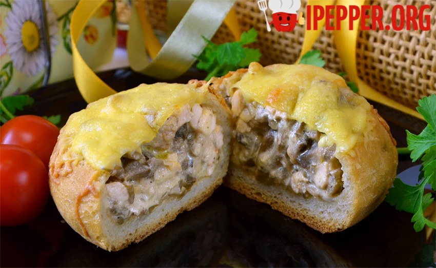 Жульен с курицей в булочках