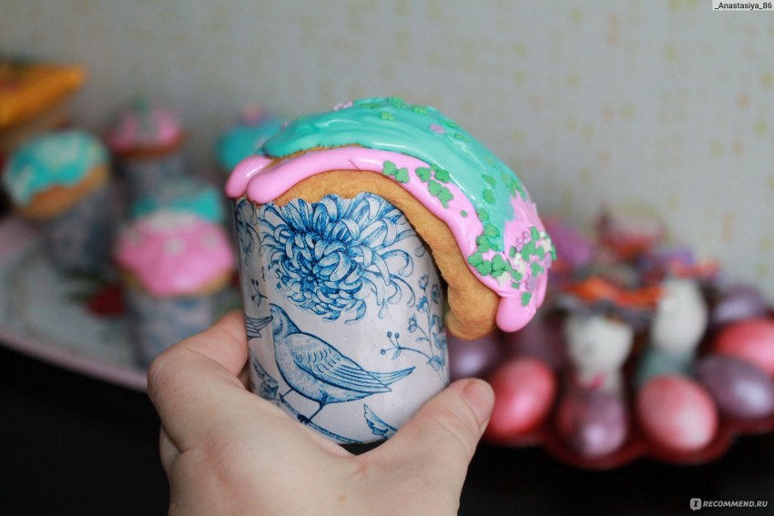 Куличи с цветной глазурью