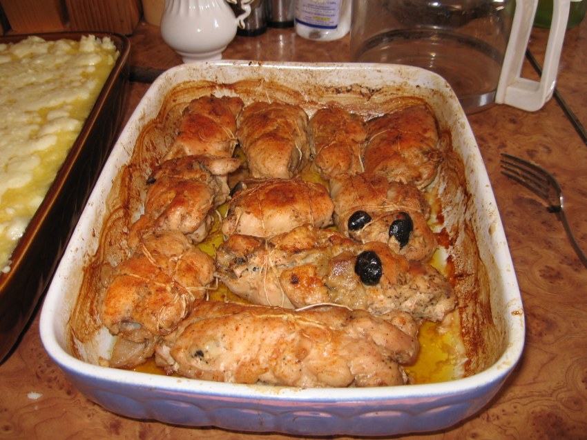 Куриные рулетики с грибами в духовке