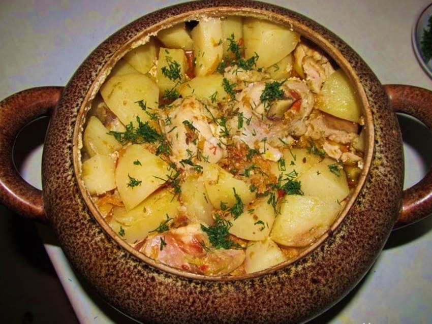 Мясо в горшочках с картошкой в духовке