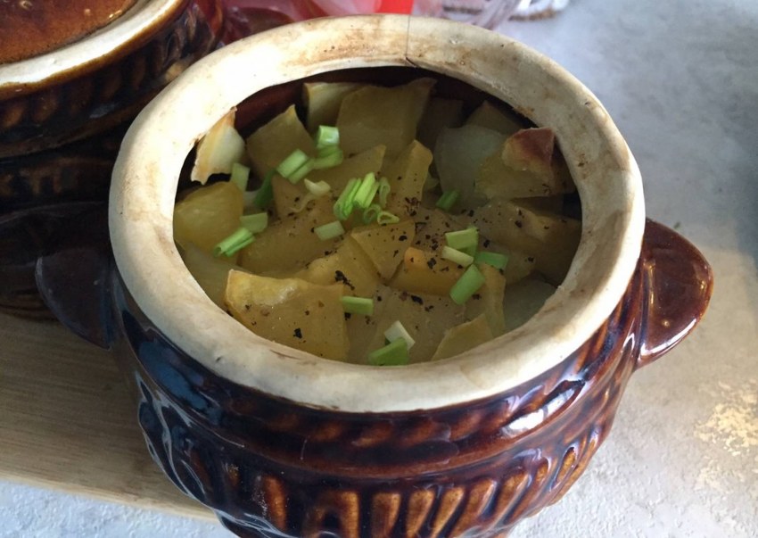 Тушеная картошка в горшочках
