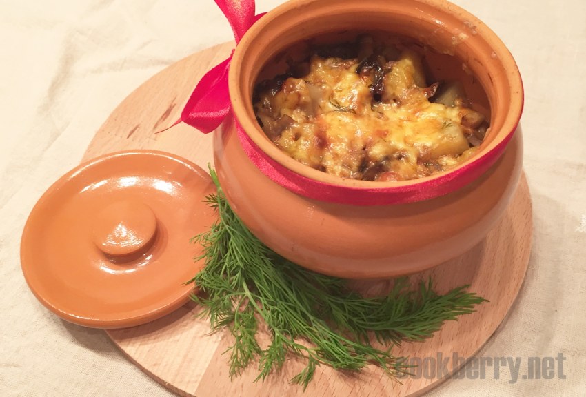 Картофель с грибами в горшочке