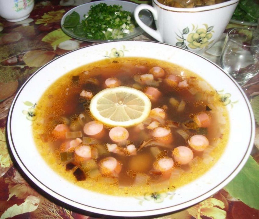 Суп солянка с маслинами