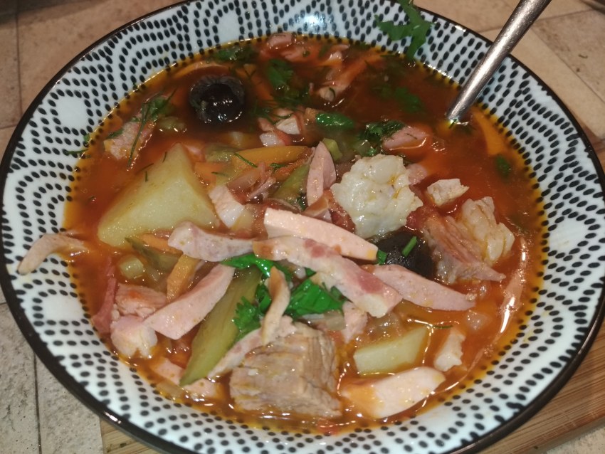Солянка сборная с колбасой