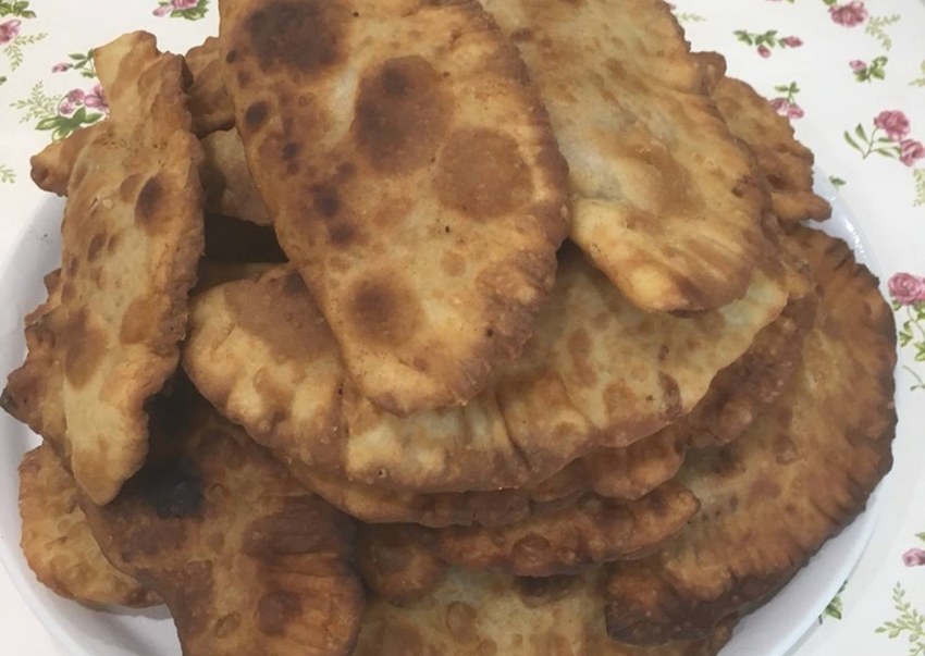 Тесто на чебуреки без яиц