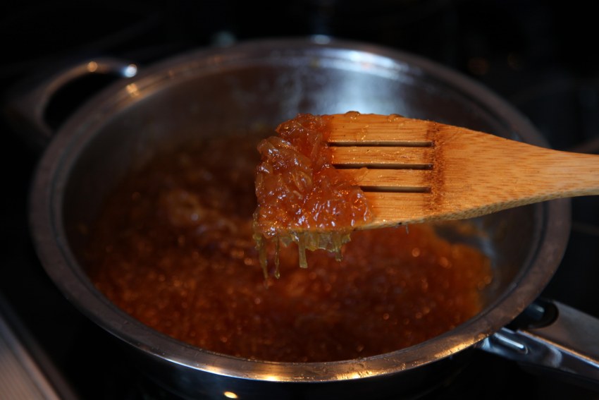 Луковый мармелад с сыром