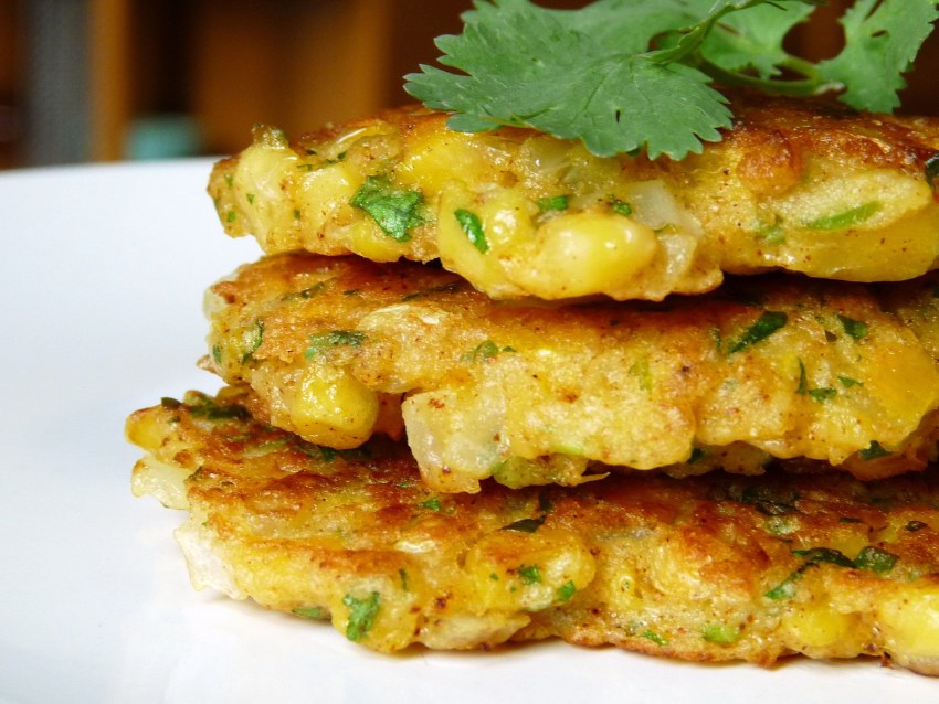Оладушки с луком и яйцом