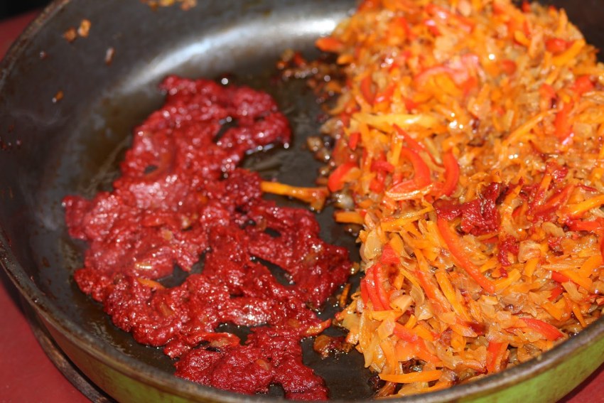 Борщ в чашке