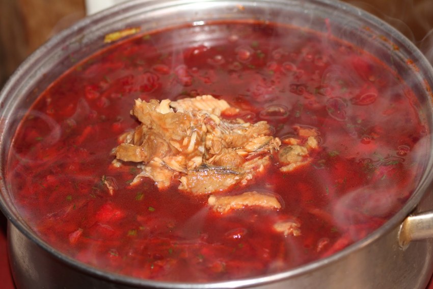 Борщ с бычками
