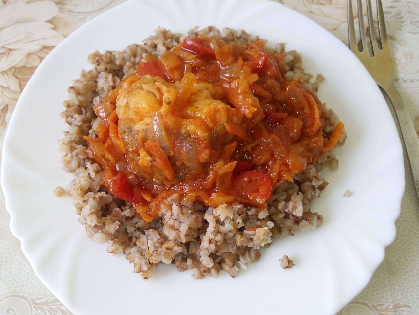 Гречка с мясом и подливкой