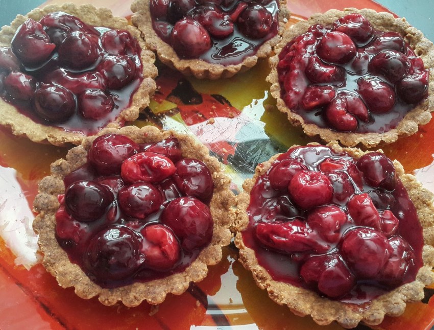 Корзиночки с заварным кремом и джемом