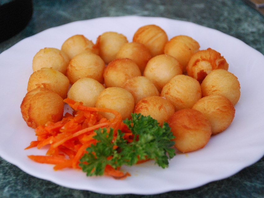 Картофельные шарики из пюре в панировке