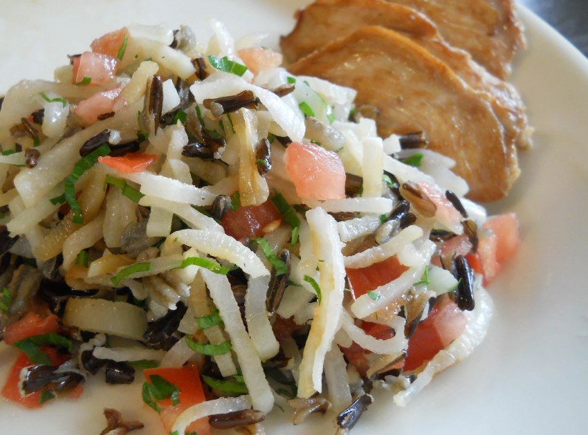 Салат мясной с редькой