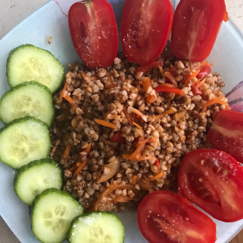 Диетическая гречка с овощами