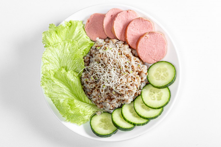Куриная грудка с гречкой