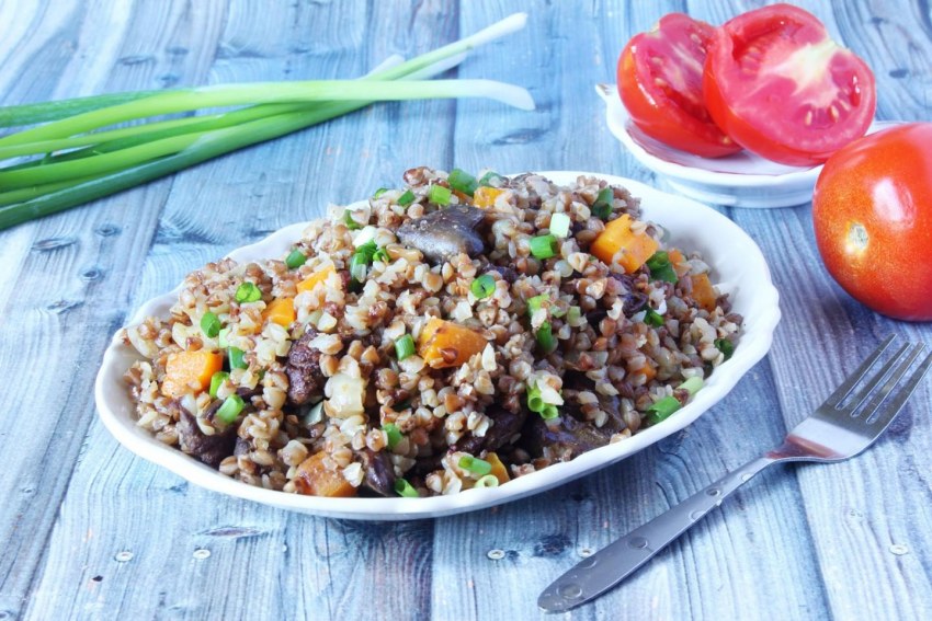 Гречка с грибами и овощами