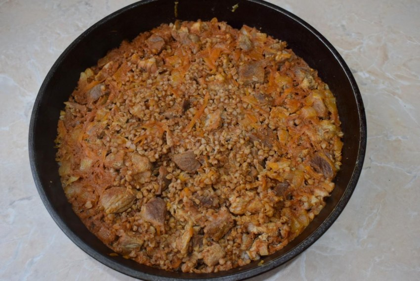 Каша гречневая с мясом в горшочке