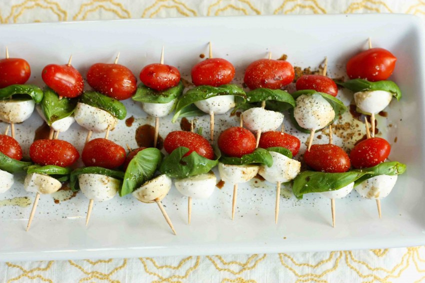 Шпажки с моцареллой и черри