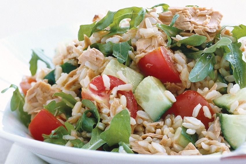 Салат с тунцом и кукурузой