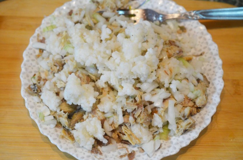 Салат из консервы сайра с рисом