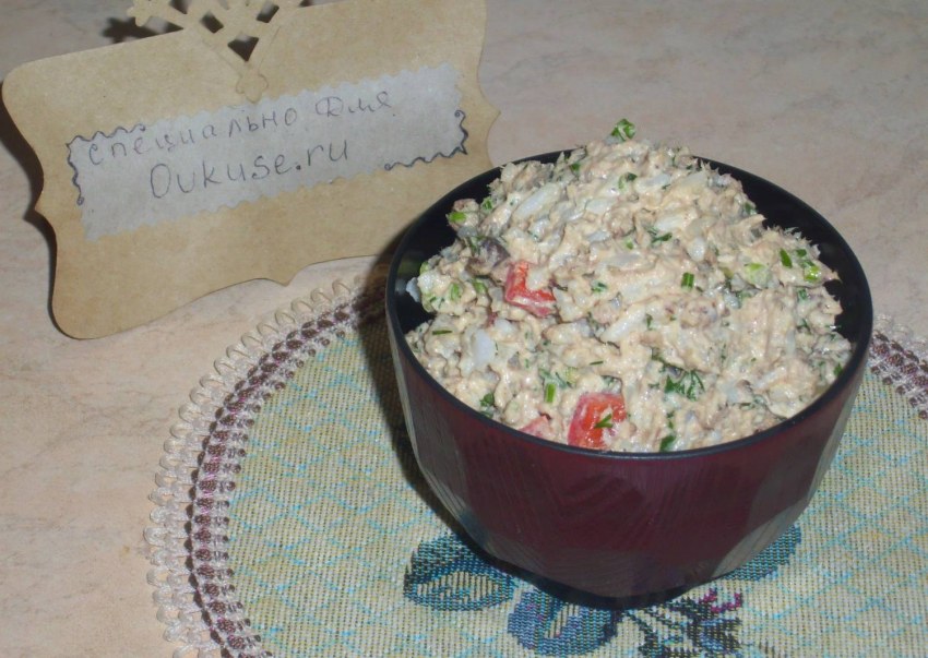 Салат с тунцом и кукурузой