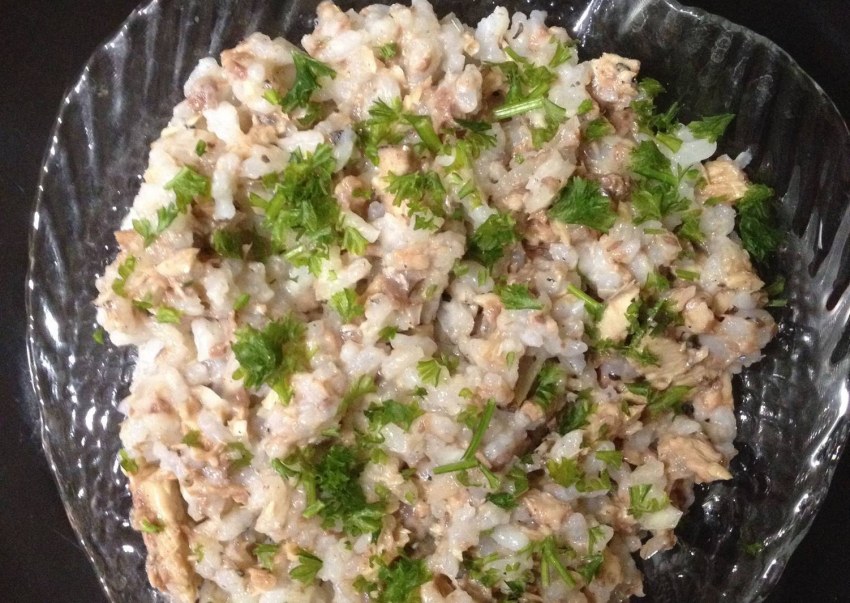 Салат с тунцом и крабовыми палочками