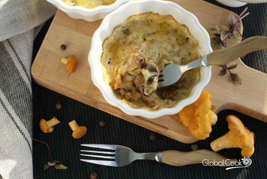 Жульен с лисичками и курицей