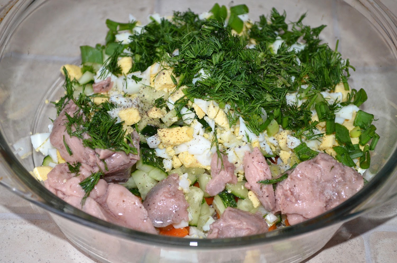 Салат с печенью яйцом и луком
