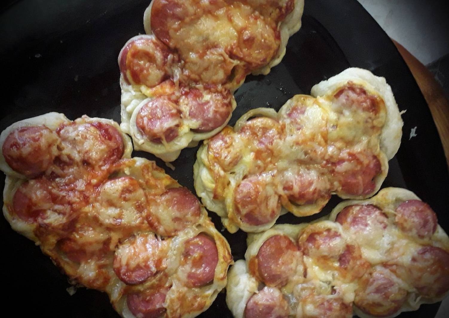 пицца со слоеным тестом в духовке рецепт с колбасой и сыром и помидорами фото 119
