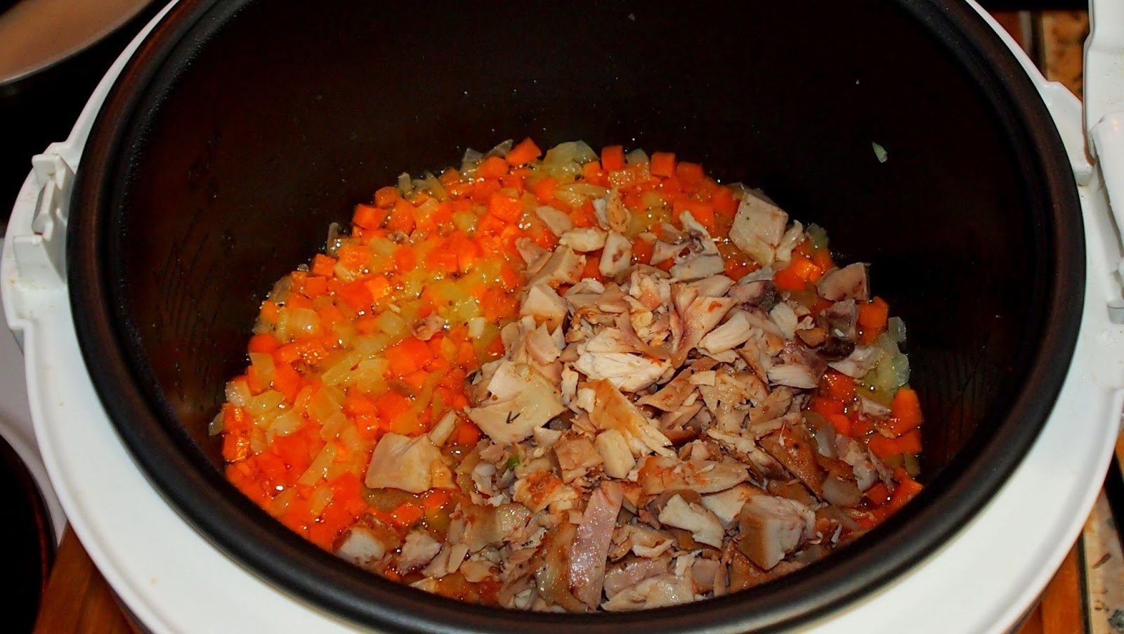 Гречка по купечески в скороварке. Гречка с овощами в мультиварке. Гречка с курицей и овощами в мультиварке. Гречка по-купечески в мультиварке. Гречка по-купечески с говядиной и грибами.