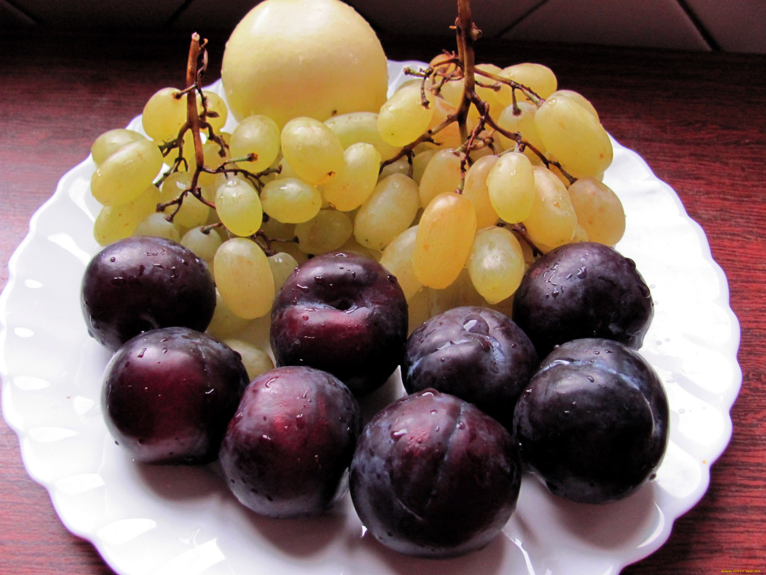 Grape pear. Слива виноград.