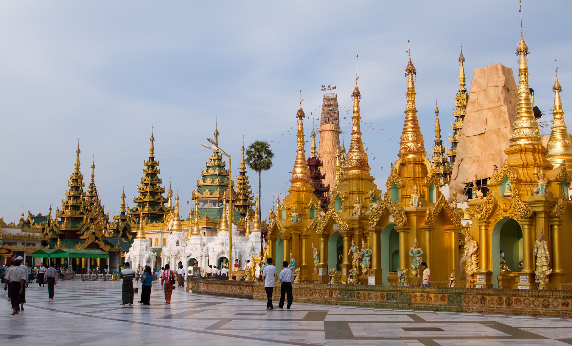 Янгон мьянма. Золотая ступа Шведагон. Янгон Шведагон. Город Янгон Мьянма. Нейпьидо столица Мьянмы.