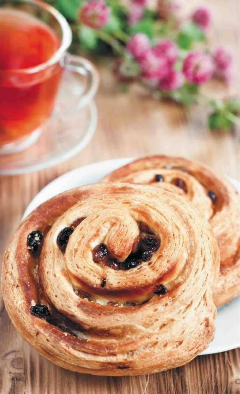 Сдобные булочки с изюмом