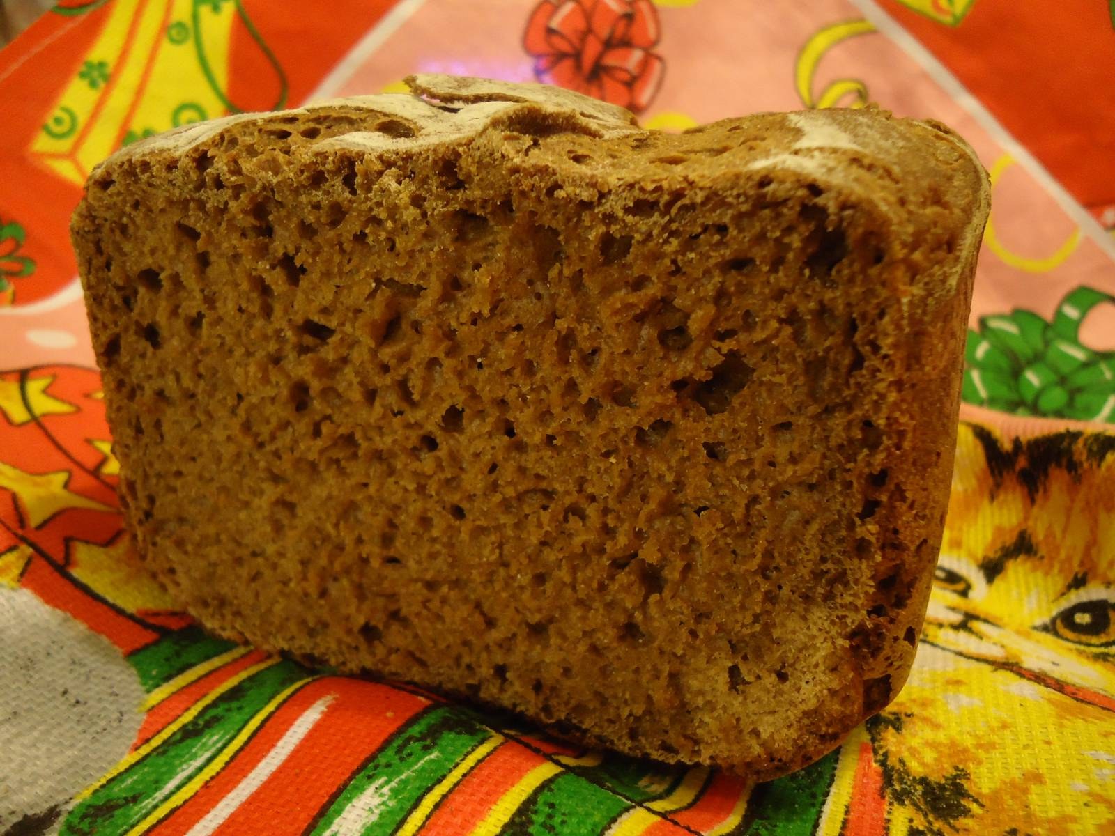 Рецепт ржаного хлеба на закваске в хлебопечке. Хлеб на закваске в хлебопечке. Ржаной хлеб в хлебопечке. Ржаной хлеб в хлебопечке редмонд. Ржаной хлеб на закваске.
