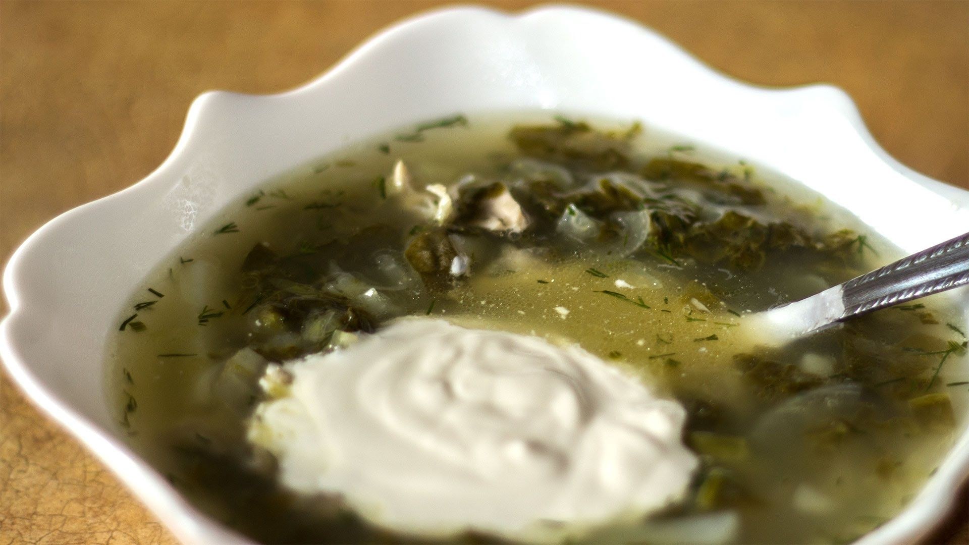 Щавелевый суп рецепт классический с яйцом пошаговый. Щи зеленые. Щавелевый суп. Щи из щавеля. Суп с щавелем.