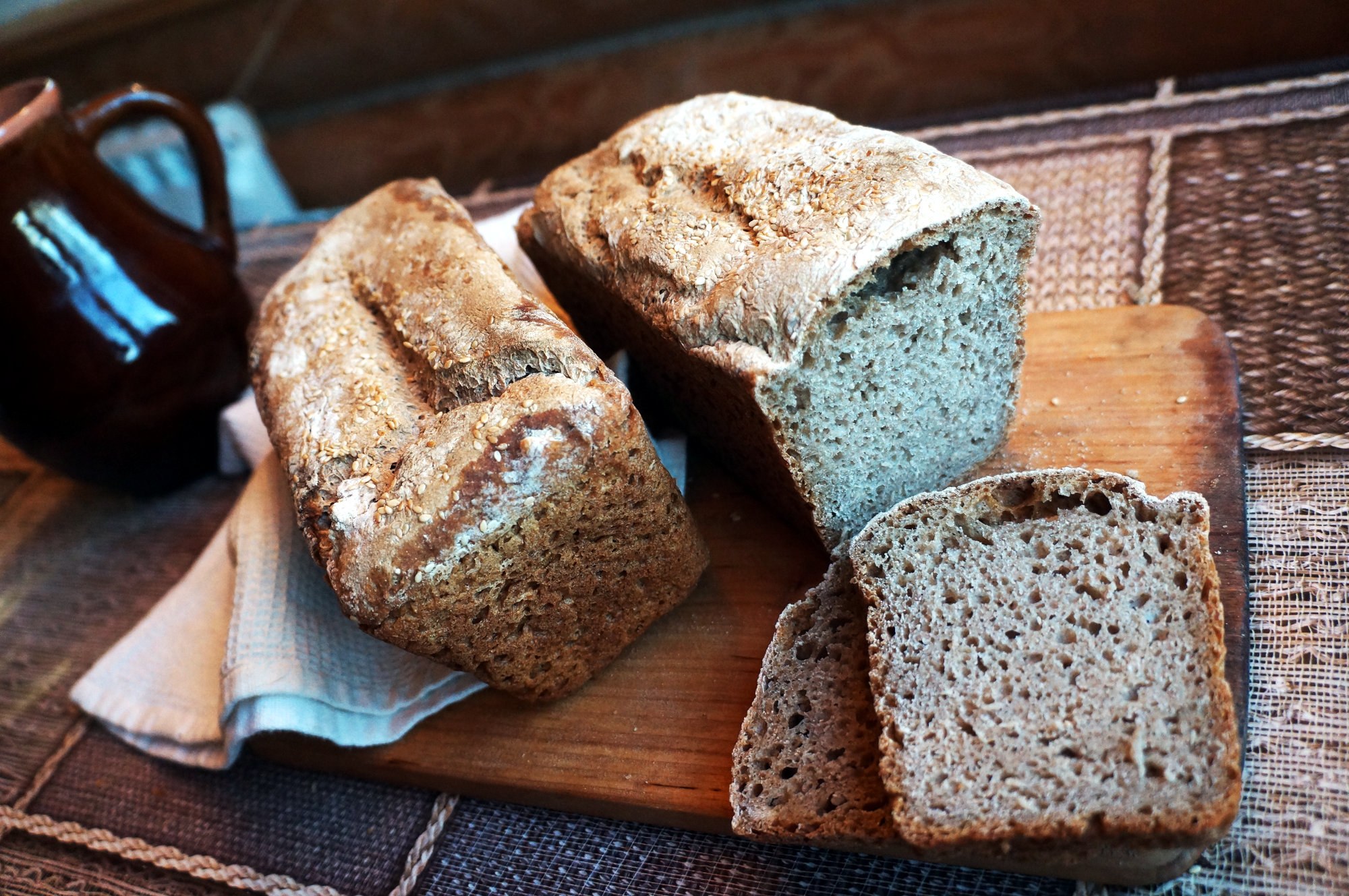 Хлеб из цельнозерновой муки без дрожжей рецепт. Ржано-пшеничный хлеб ржано-пшеничный хлеб. Ржано-пшеничный хлеб Daugas. Хлеб ржано-пшеничный 600гр. Хлеб Альянс ржано-пшеничный.
