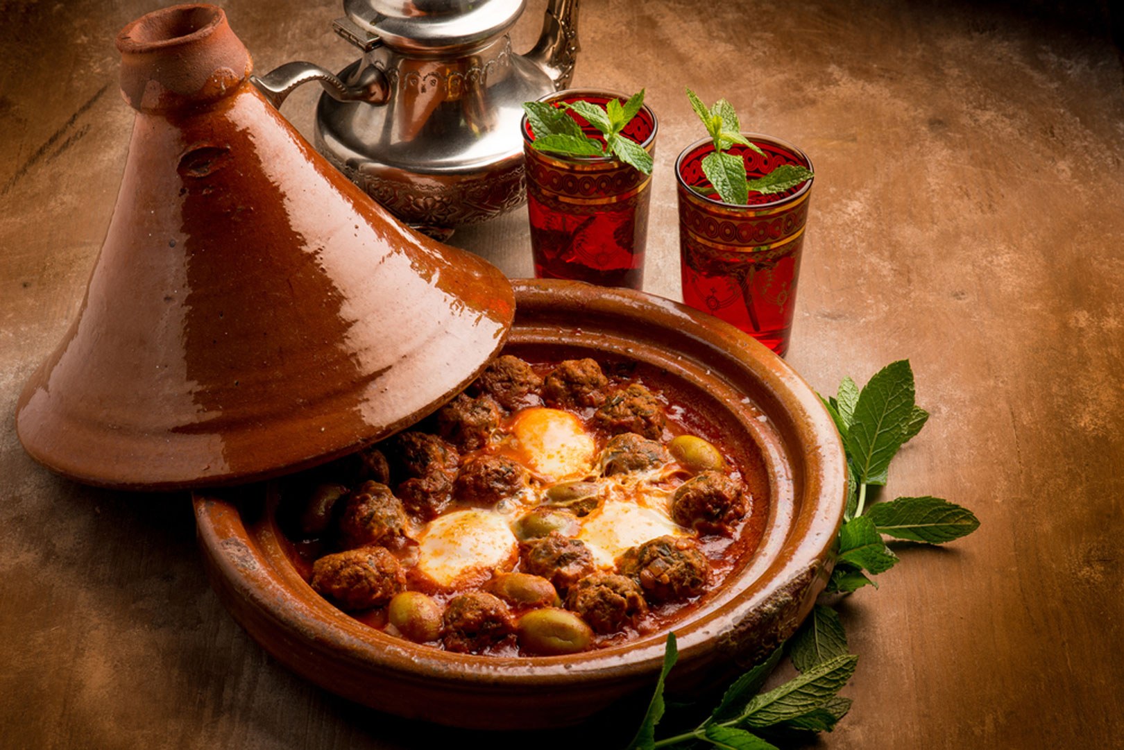 Tradition dish. Таджин Марокко. Таджин марокканское блюдо. Таджин в таджине Марокко. Тажин еда Марокко.