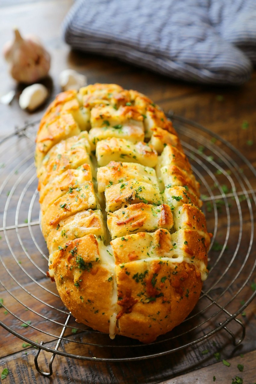 Чесночный хлеб с сыром