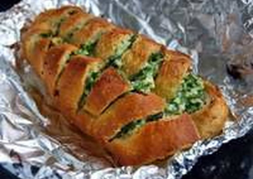 Батон с сыром и чесноком