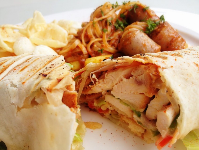 Шаурма с курицей и капустой