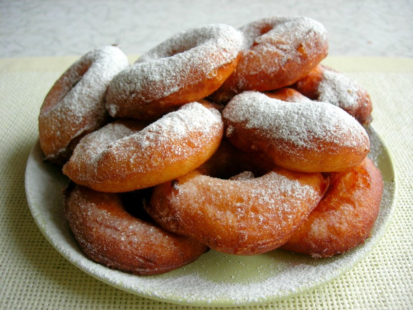 Творожные пончики жареные