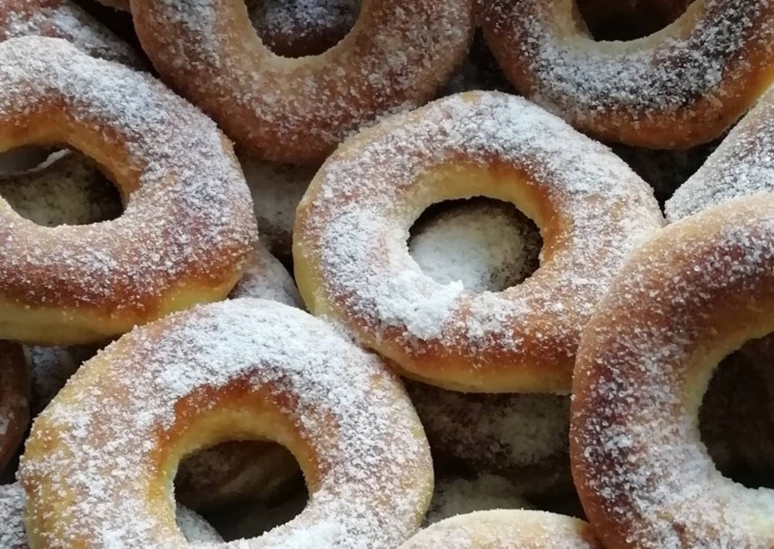 Пончики с чаем