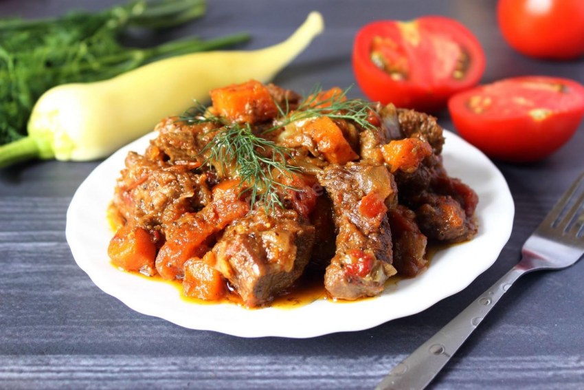 Куриные сердечки тушеные с овощами