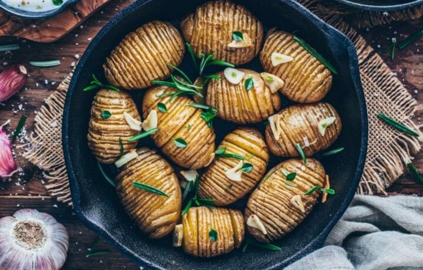 Печеный картофель с розмарином
