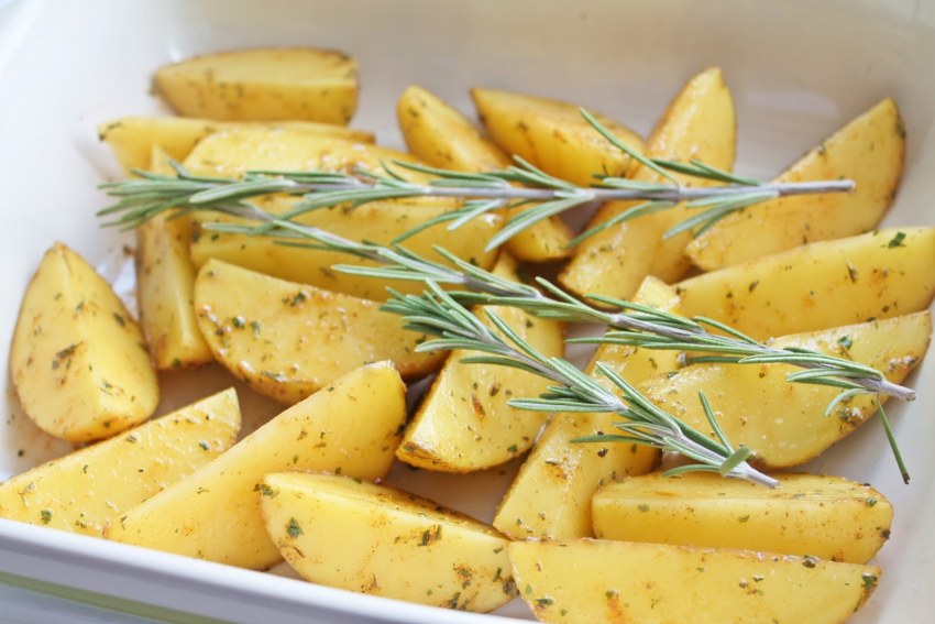 Картофель запеченный с розмарином
