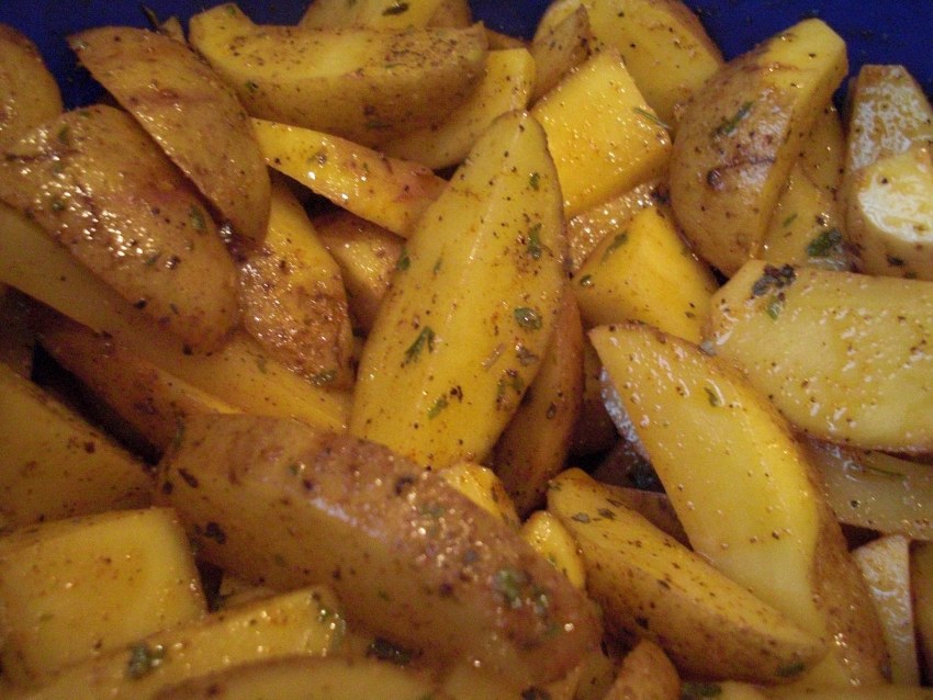 Картофель с розмарином и грибами