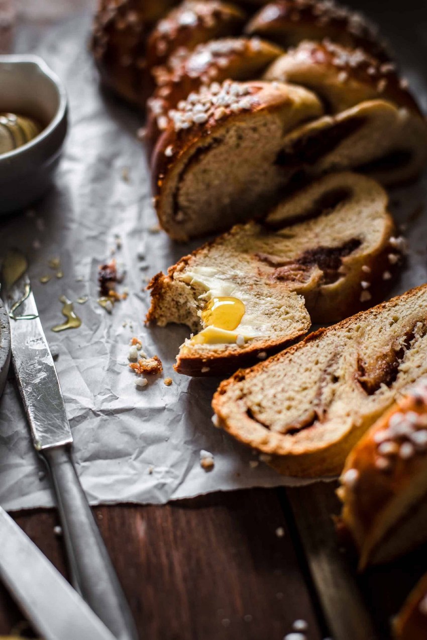 Булочки с яблоками и медом в духовке