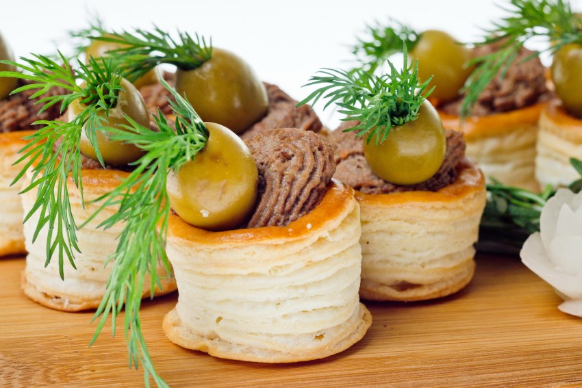 Волованы с курицей и грибами