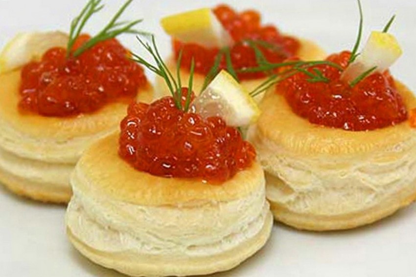 Канапе с красной икрой на праздничный