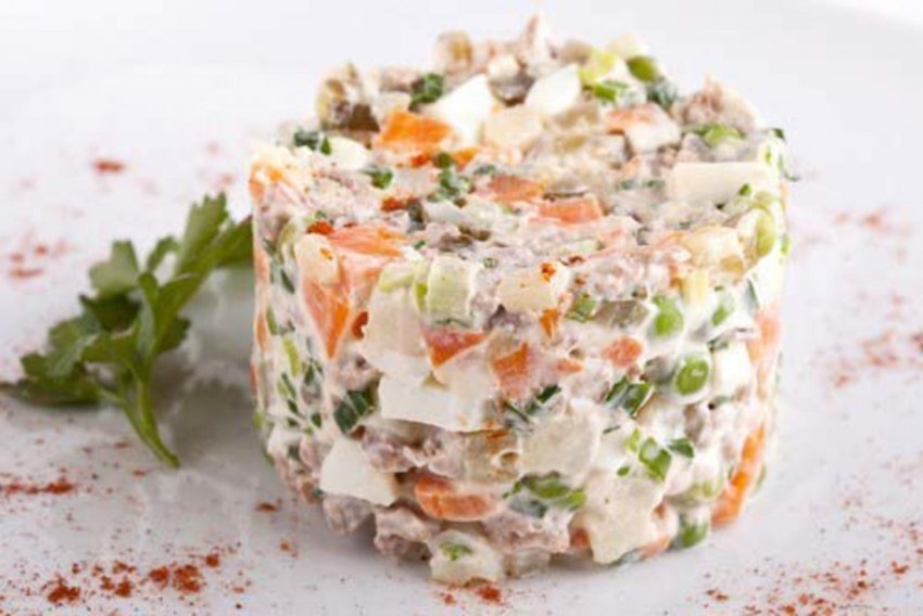 Оливье с красной икрой